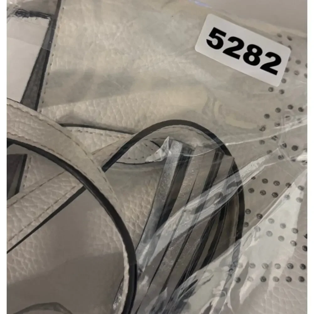 Victoria's Secret Laser-Cut logo Tote Bag in White Faux Leather - Picture 10 of 10